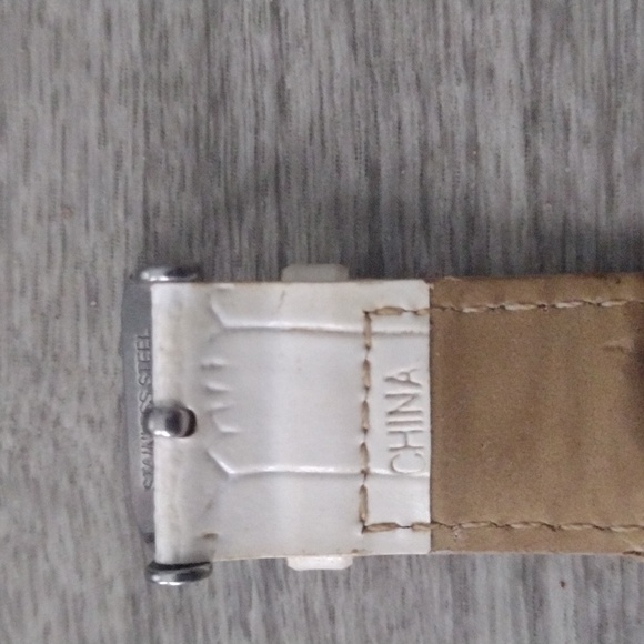 Women's beautiful butterfly watch, worn, need battery - Picture 9 of 11